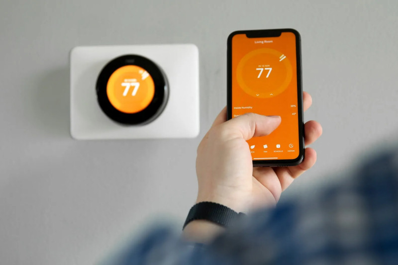 Advanced thermostats don't have to be intimidating. Let our experts help you understand them to make the best purchase for your family!